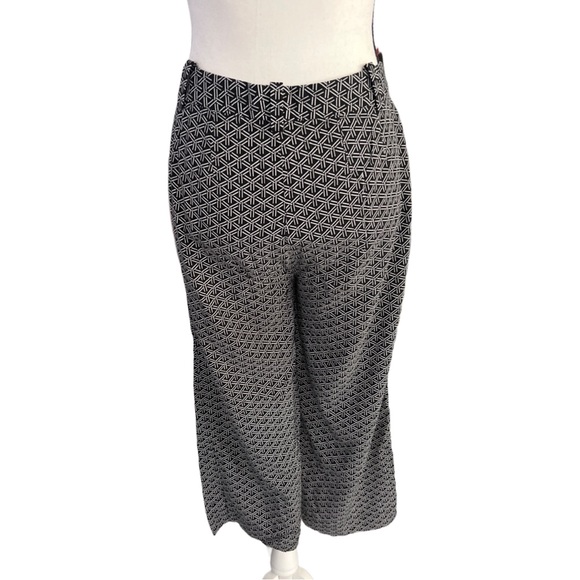 Banana republic regular pant black & white size 4R. Rayon - Picture 2 of 6